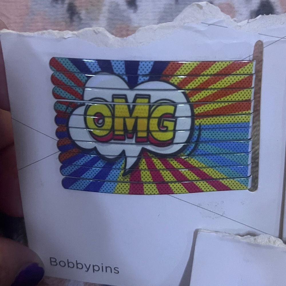 Comic Style Bobby Pins Set - Picture 3 of 6